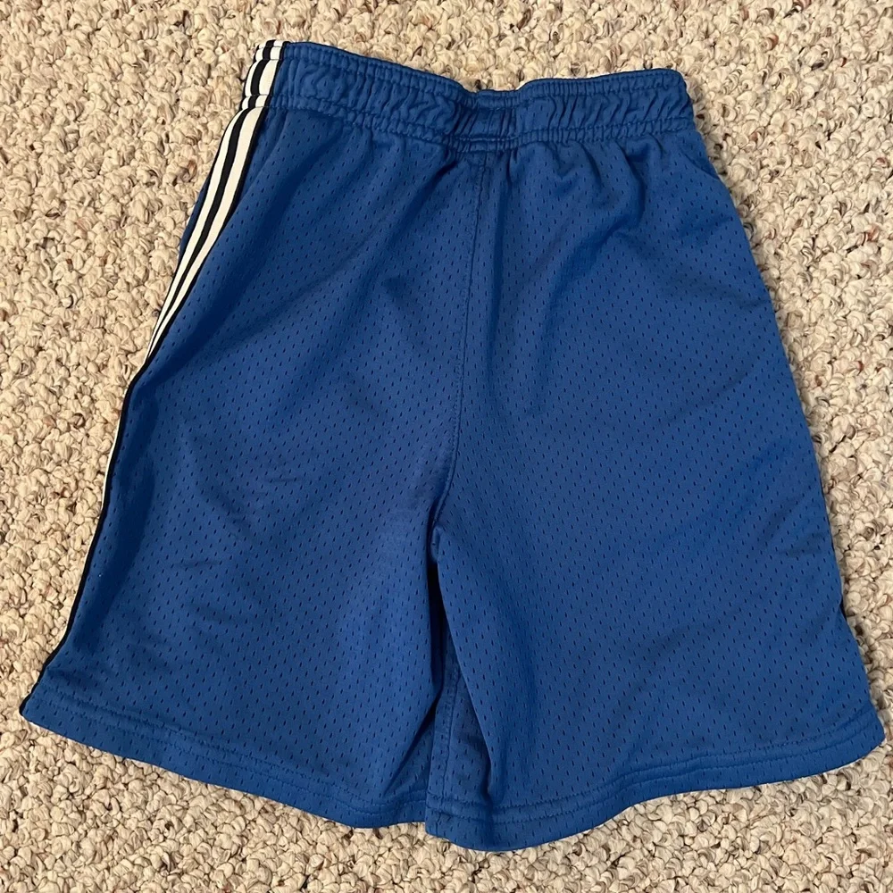 OshKosh B’gosh boys shorts.  Size 5.